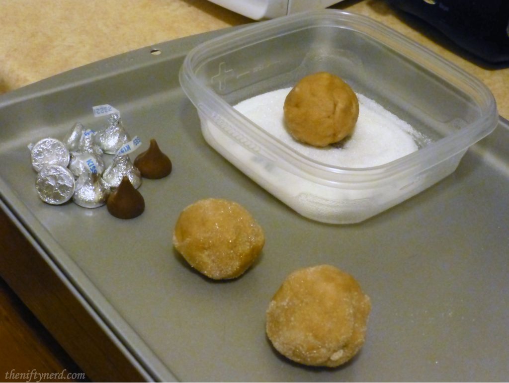 coating peanut butter cookies in sugar